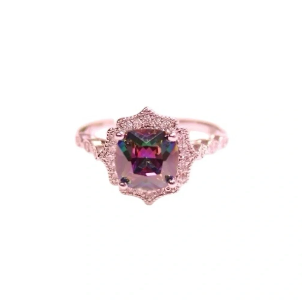 Silvery Ring Beautiful Gemstone Centerpiece - Picture 1 of 3
